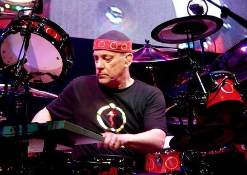 Neil Peart, baterista do Rush, morre aos 67 anos