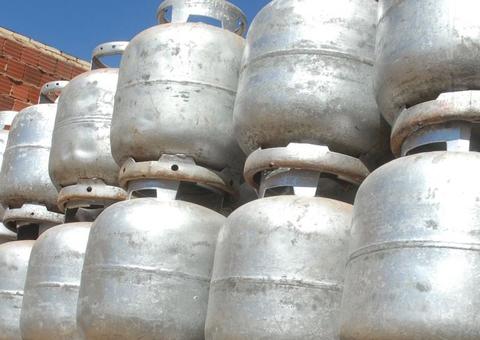 Bolsonaro defende mais engarrafadoras de gás para reduzir preço