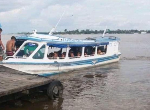 Após assalto, supostos membros da FDN abandonam passageiros à margem e levam barco