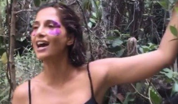  Camila Pitanga mostra passeio com namorada e filha na Bahia