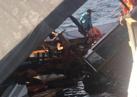  Vídeo: Parte do flutuante Abaré afunda em Manaus e assusta banhistas