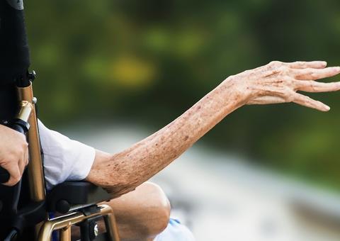 Pessoa com deficiência poderá ser considerada idosa a partir dos 50 anos  