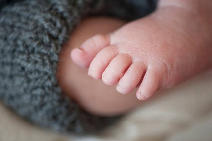 Em Manaus, pais encontram recém-nascido morto em quarto