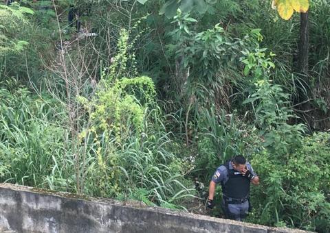 Populares encontram corpo de homem desovado debaixo de ponte em Manaus