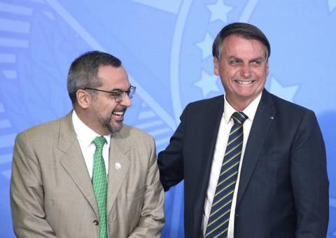 Bolsonaro publica vídeo em que ministro da Educação diz que concursos públicos selecionam pessoas de esquerda