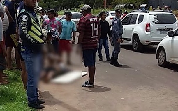 Casal perde controle de moto e é arremessado em estrada do Amazonas