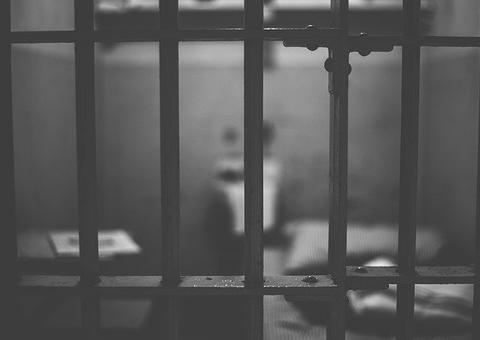 Homem é encontrado morto em presídio após matar criança de 4 anos