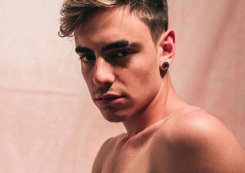 Filho de Alexandre Frota que virou ator pornô dá calote em assinantes, diz site 