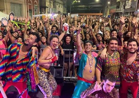 Bloco 'Eu te avisei, Leso!' reúne a alegria do carnaval aliada com humor político
