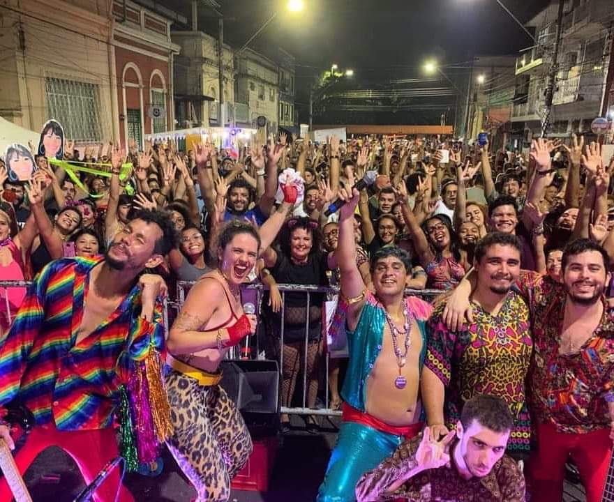 Bloco 'Eu te avisei, Leso!' reúne a alegria do carnaval aliada com humor político