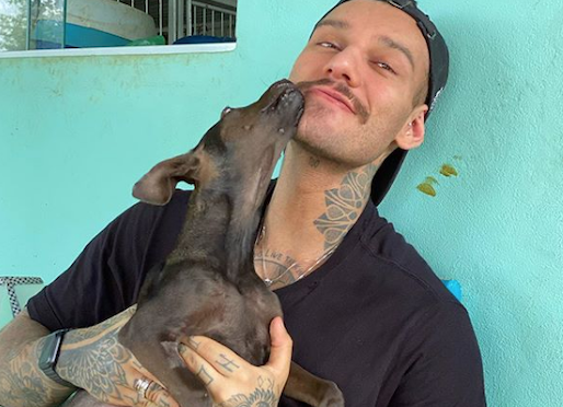 Lucas Lucco adota cadela que perdeu uma patinha após ser atropelada