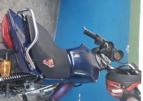 Casal é preso após GPS localizar moto roubada em Manaus