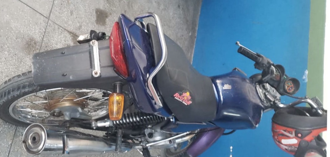 Casal é preso após GPS localizar moto roubada em Manaus