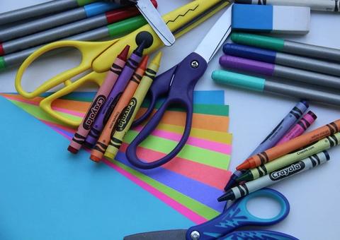 Escolas precisam ter bom senso na lista de material escolar, alerta sindicato em Manaus