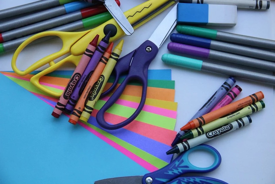 Escolas precisam ter bom senso na lista de material escolar, alerta sindicato em Manaus