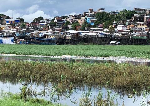 Corpo de homem é achado boiando em igarapé de Manaus
