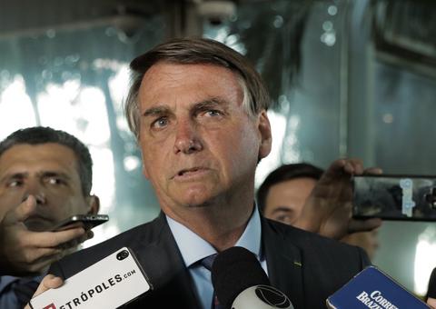 Bolsonaro discute revogar norma que proíbe venda direta de combustível