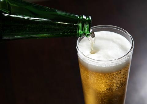 Morre segunda vítima que consumiu cerveja contaminada em Minas Gerais