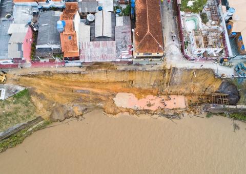 Parintins busca recursos federais e estaduais para conter desmoronamento da orla 