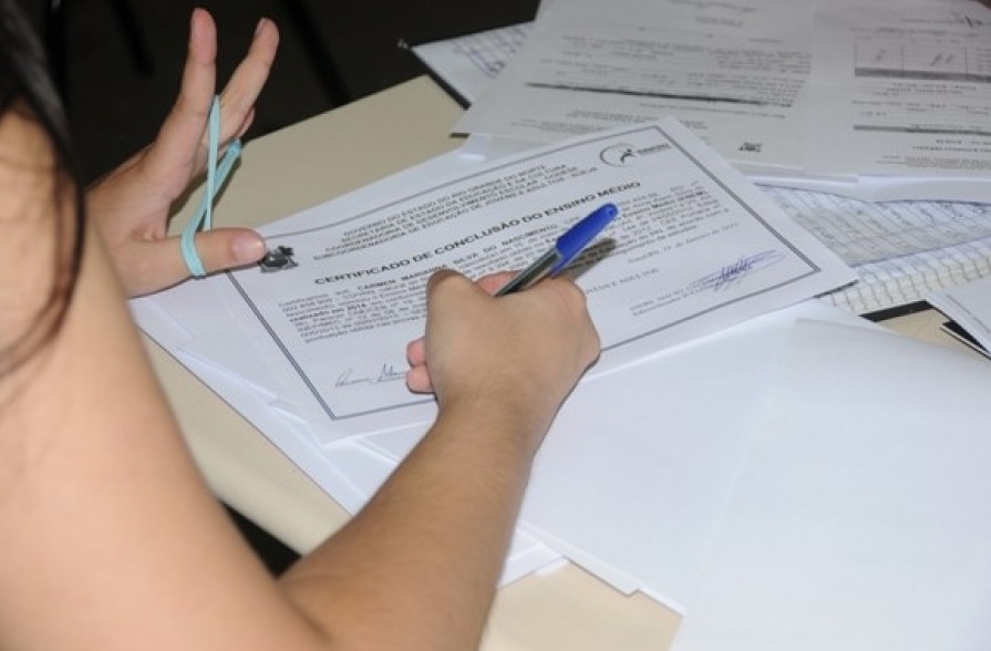 Justiça manda escola liberar histórico de aluna com mensalidades atrasadas no Amazonas 