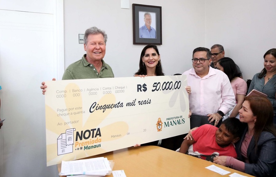 Primeiros ganhadores da ’Nota Premiada Manaus’ recebem seus prêmios