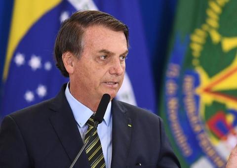 Bolsonaro parabeniza Boris Johnson e fala em manter histórica parceria