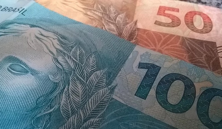 Em Manaus, servidores públicos municipais terão salários antecipados