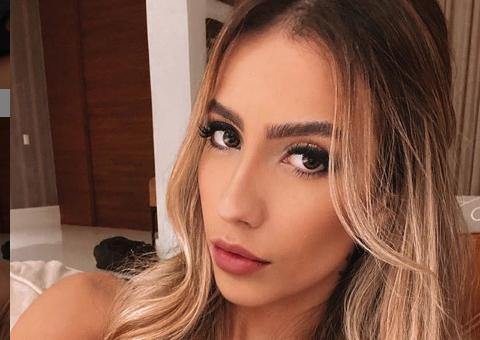 Após rumores de traição, Gabi Brandt sensualiza na web e fãs comemoram