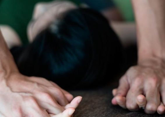 Diagnosticada com DSTs, adolescente revela que era obrigada a participar de orgias em Manaus