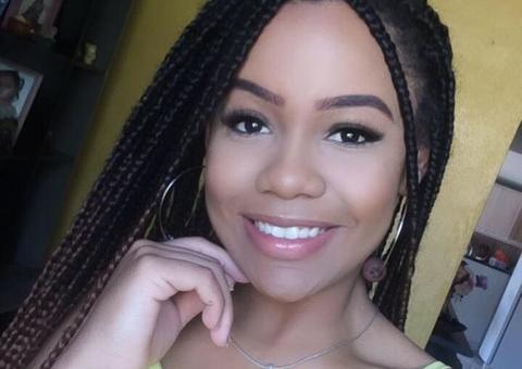 Jovem morre afogada após chamar amiga para selfie em cachoeira