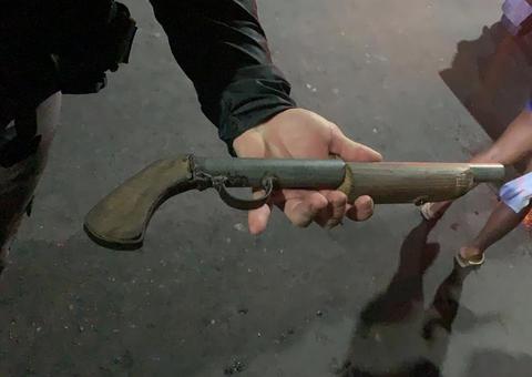 Motoqueiro que fazia arrastão em bairro é preso após fugir de blitz em Manaus 