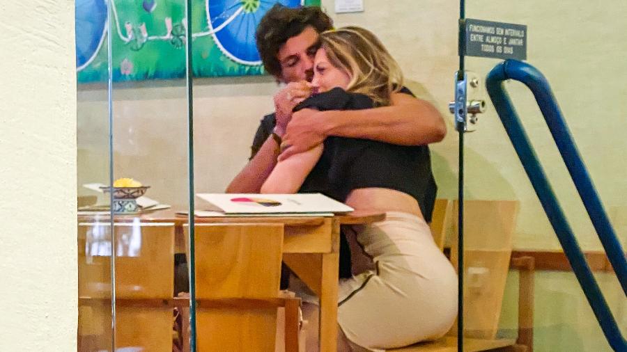 Sheila Mello é flagrada em clima de romance com tenista brasileiro 