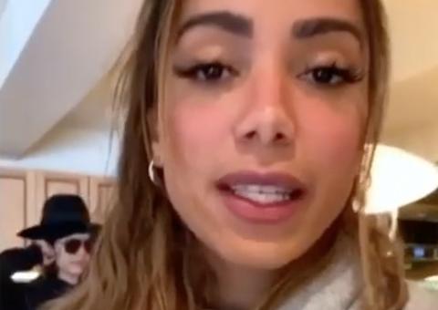 Anitta revela que já fez swing e fala sobre homens comprometidos