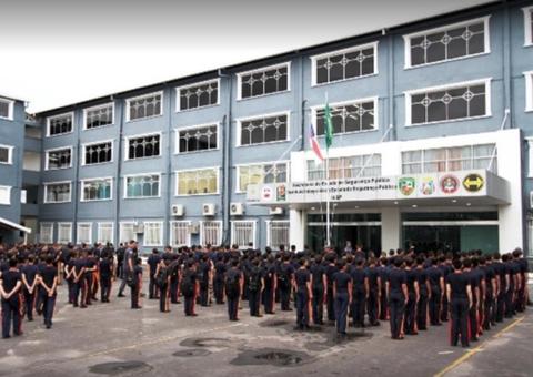 Gestores de colégios militares podem ser multados por cobrança de material em Manaus
