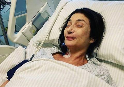 Zizi Possi manda 'alô diretamente da UTI' e tranquiliza fãs após cirurgia delicada