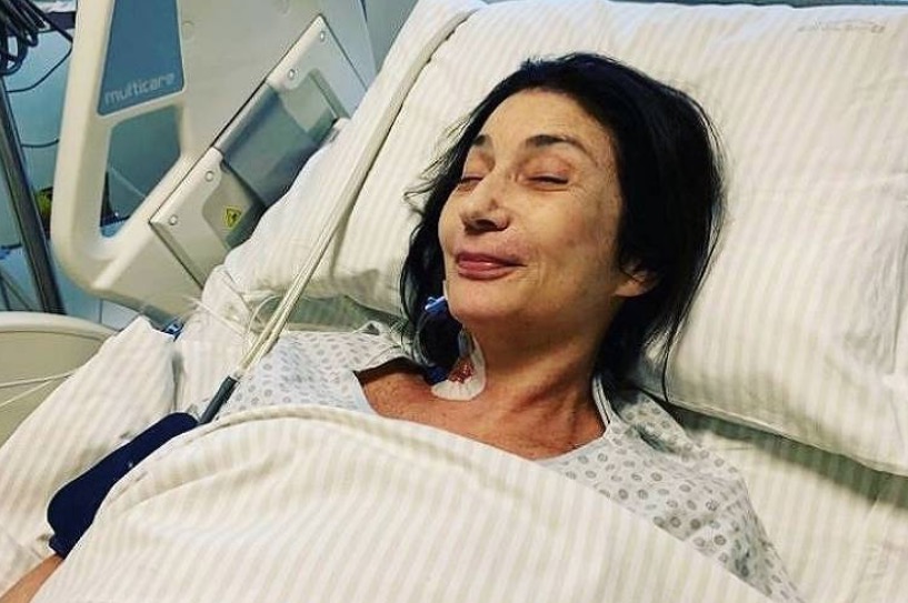 Zizi Possi manda 'alô diretamente da UTI' e tranquiliza fãs após cirurgia delicada