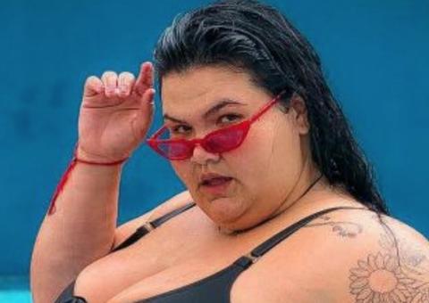 Ex-bailarina de Anitta, Thais Carla surge completamente nua com o marido: 'gordo também pode ser amado'