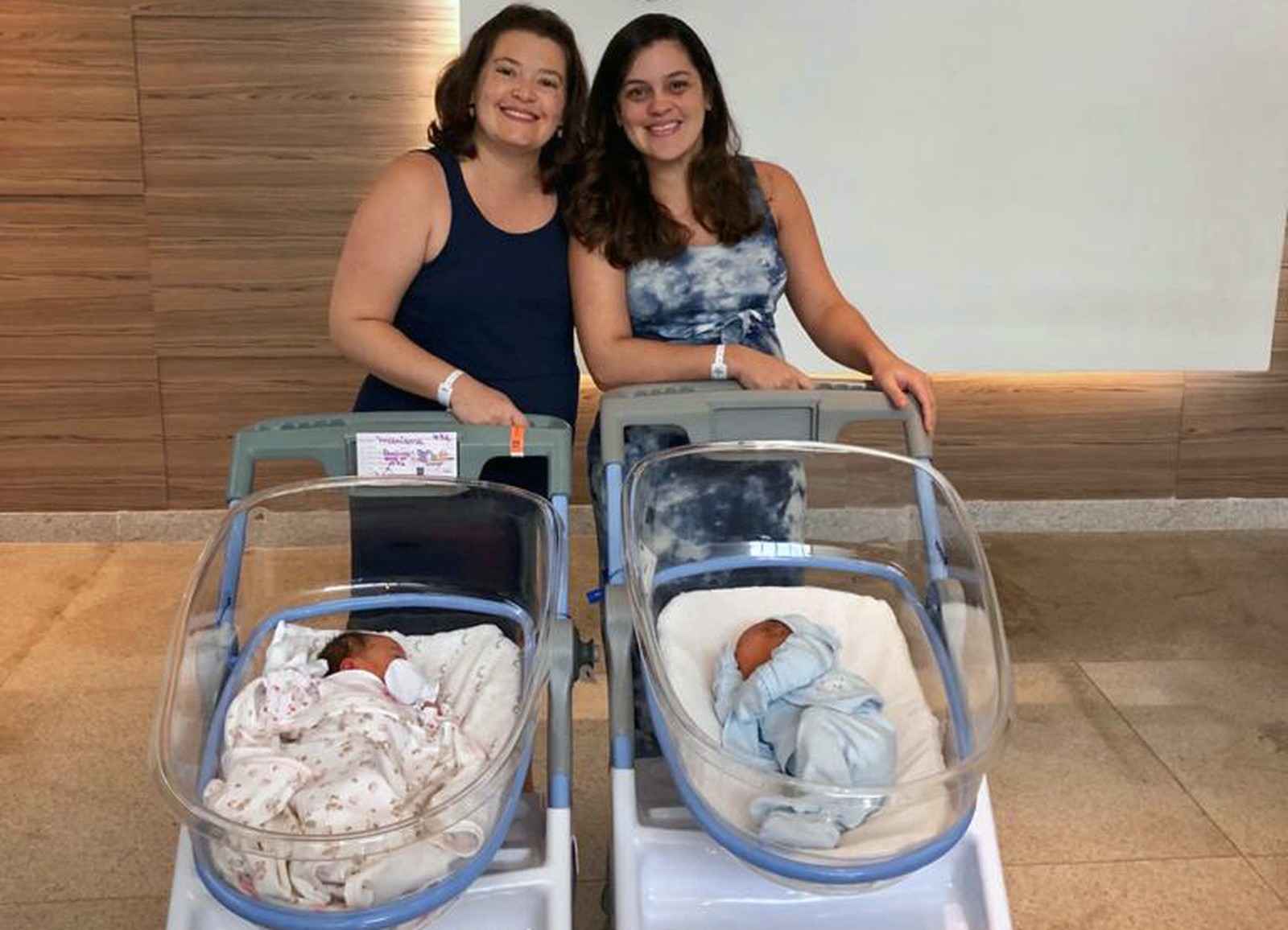 Irmãs que fazem aniversário juntas dão à luz no mesmo dia
