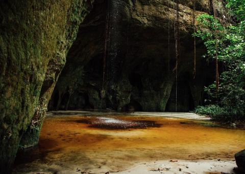 Caverna em Figueiredo é paraíso de grutas e cachoeiras no Amazonas