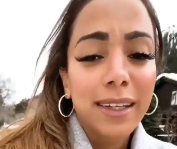 Anitta reclama de montagens com ex-namorados: ‘Se acharem que eu morri, tá ótimo'