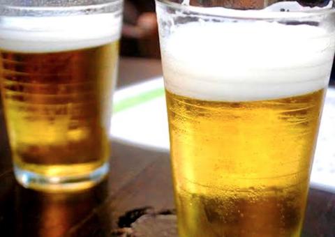 Quem tomou cerveja suspeita após outubro e teve sintomas deve ser observado, diz governo de MG