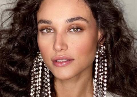 Débora Nascimento mostra irmão gato e fãs piram: 'que homem! são gêmeos?'