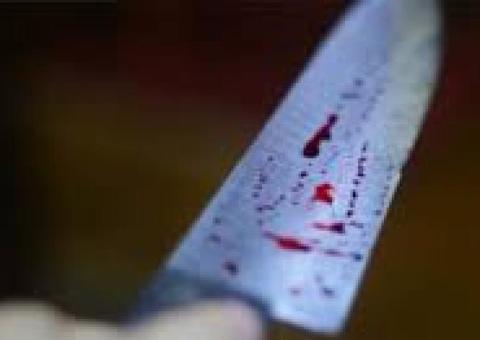 Durante briga adolescente 'crava' faca no rosto de colega