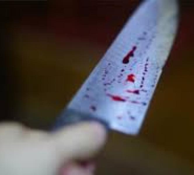 Durante briga adolescente 'crava' faca no rosto de colega