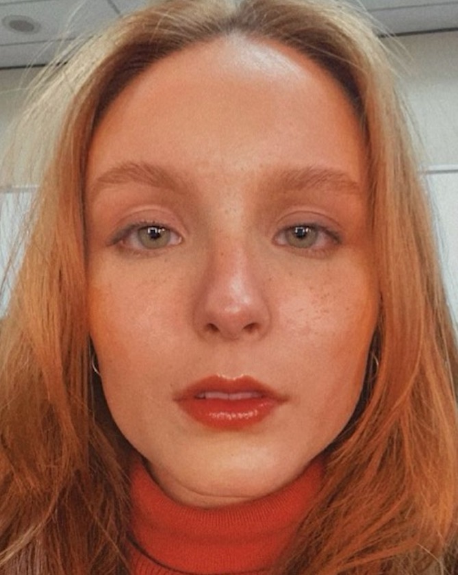 Ruiva, Larissa Manoela surge com sardas e dá surra de beleza: 'nossa!'