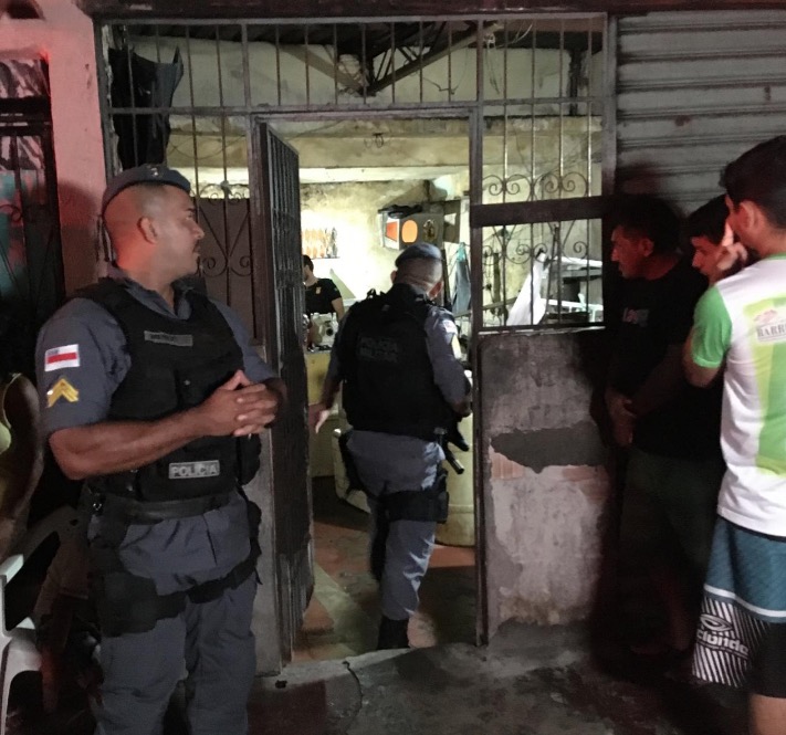 Vigia de peixaria é morto a facadas e degolado em Manaus