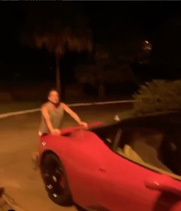 Leonardo aparece empurrando Ferrari em vídeo: 'De que adianta se não põe gasolina?'