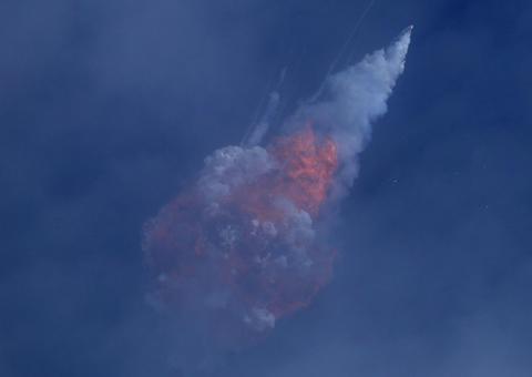 SpaceX conclui último teste antes de lançar astronautas ao espaço