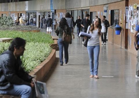 Proposta permite que universidades públicas cobrem mensalidade dos alunos