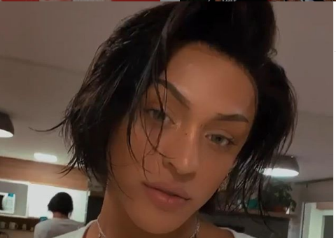 Seguidor pede e Pabllo Vittar canta hit de Anitta